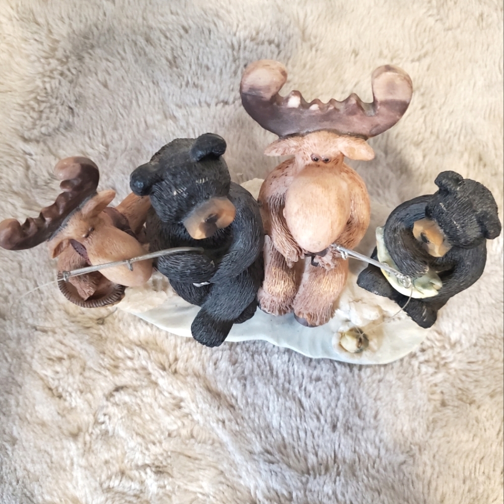 Unique Creations Moose and Bears Fishing Resin Figurine - Picture 10 of 11